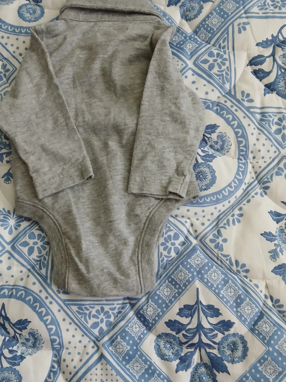 Old Navy Gray Infant Bodysuit